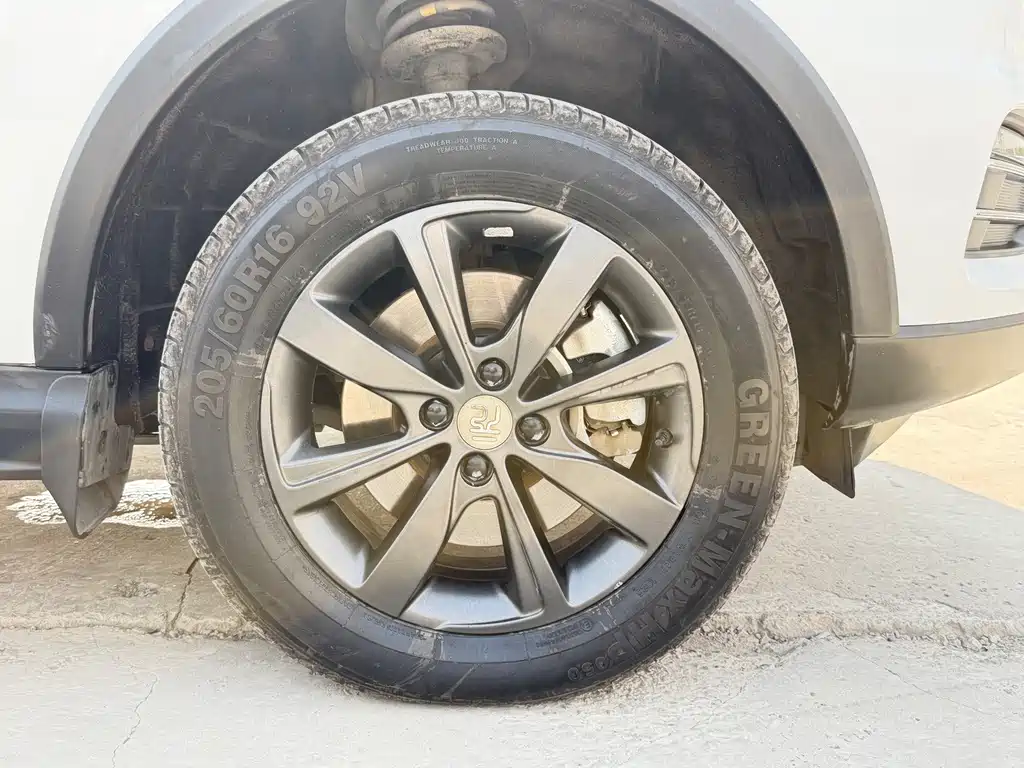 BYD Yuan EV — миниатюра 17