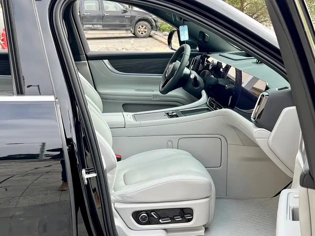 AITO ASK THE WORLD M9