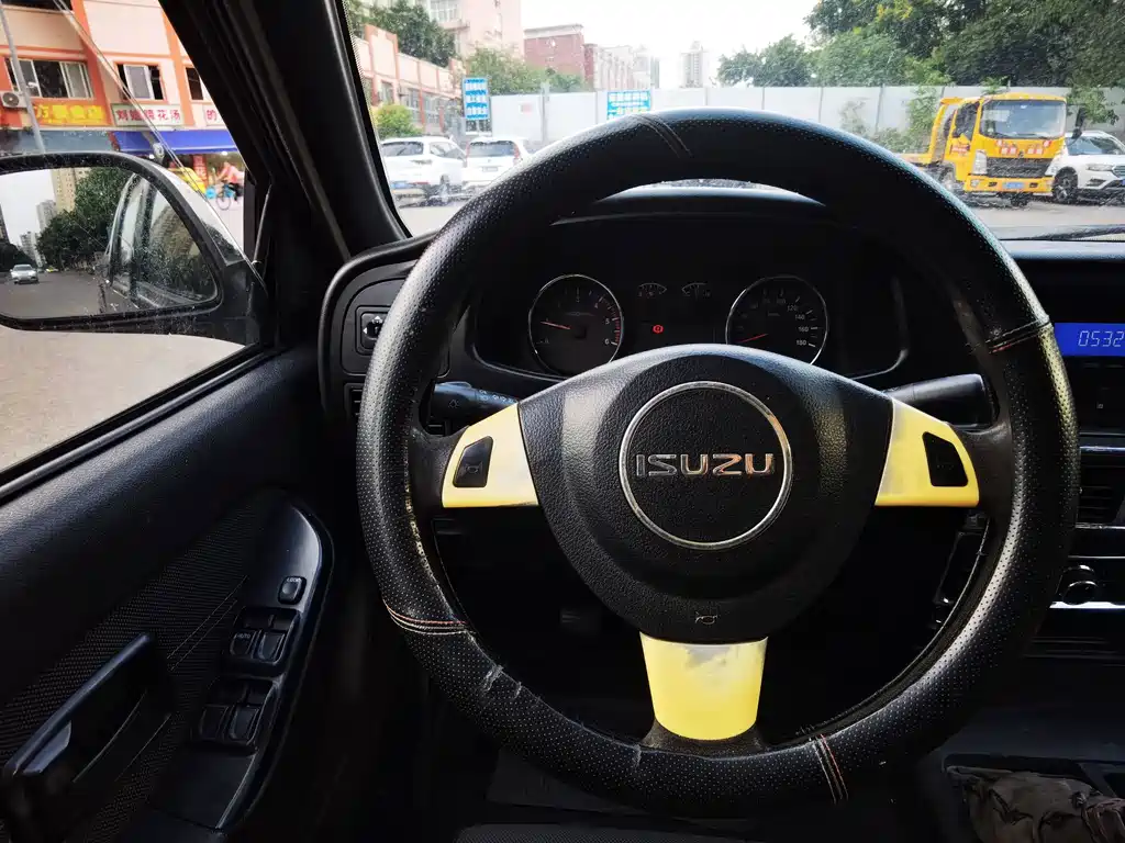 Isuzu Pickup — миниатюра 14