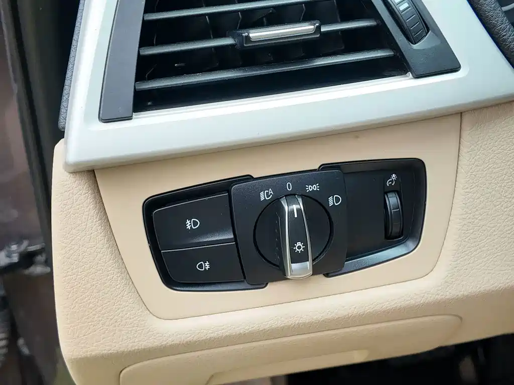 BMW 3 Series (Import) 320i Sport Design Package Touring Edition, фото 21