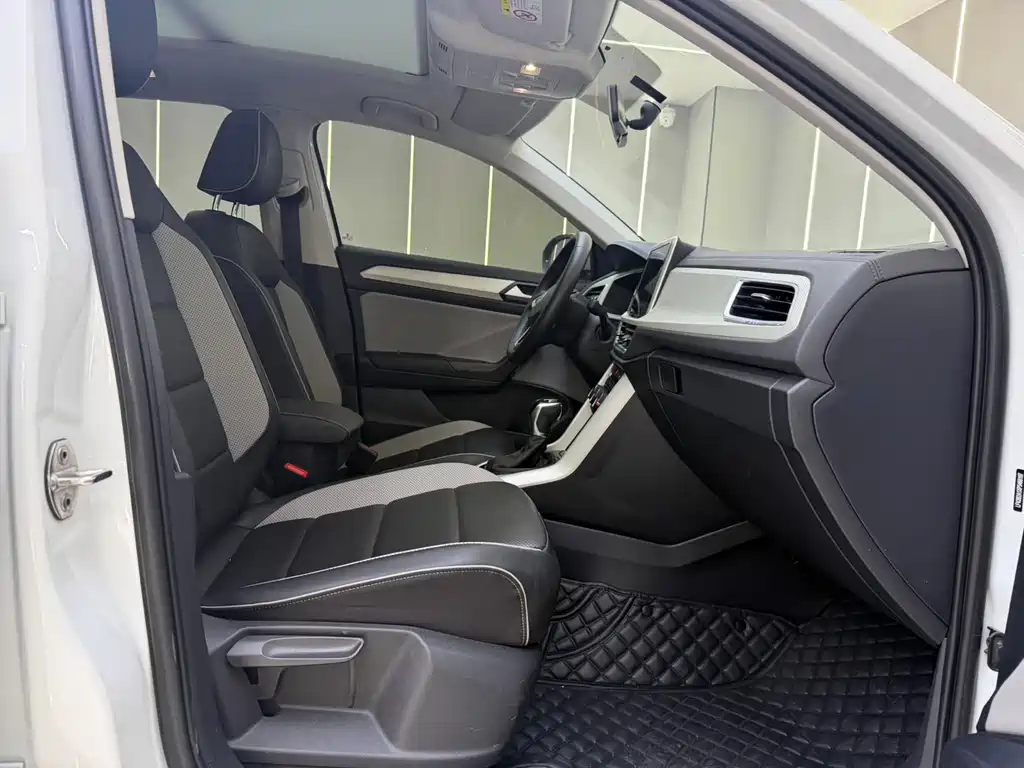 Volkswagen T-Roc — миниатюра 7