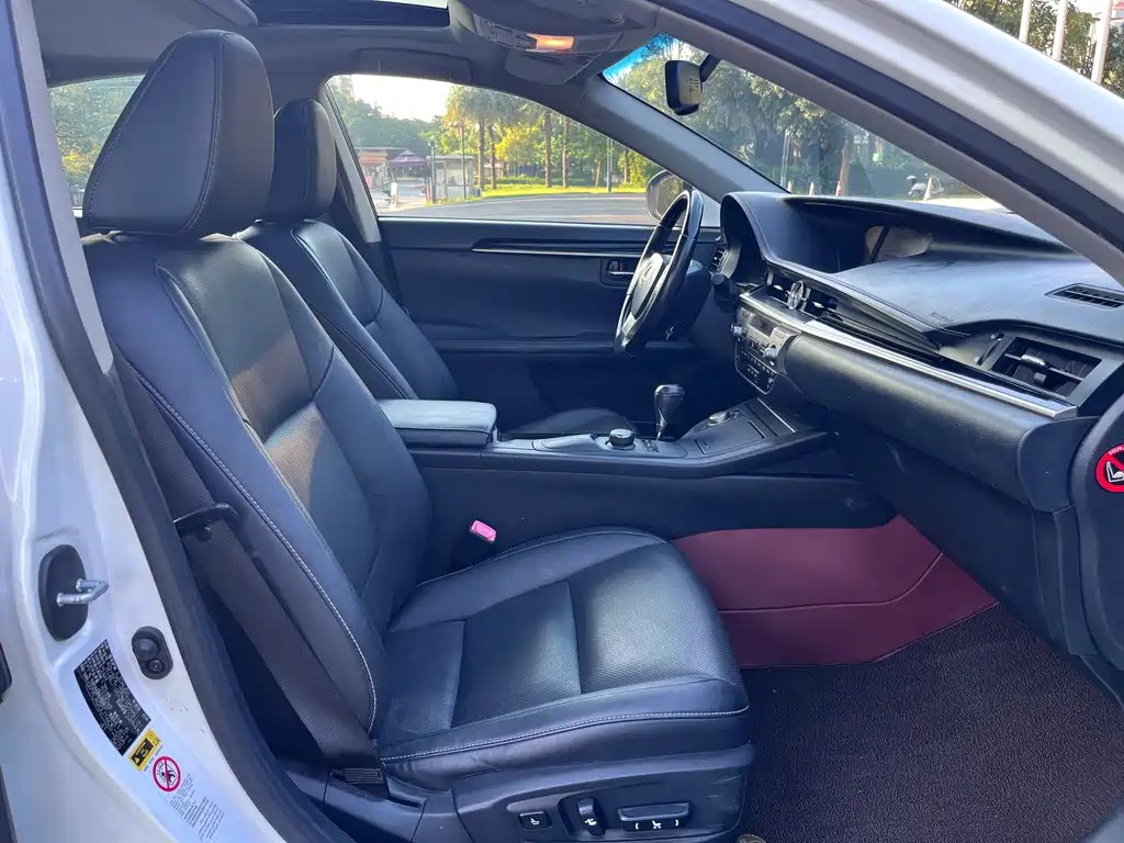 Lexus ES — миниатюра 11
