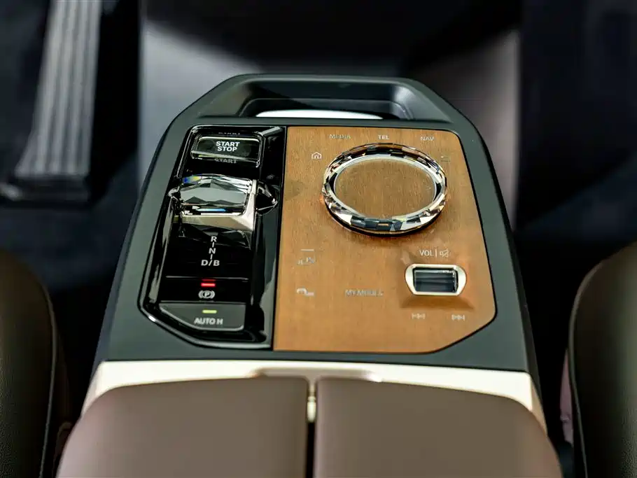BMW iX — миниатюра 16