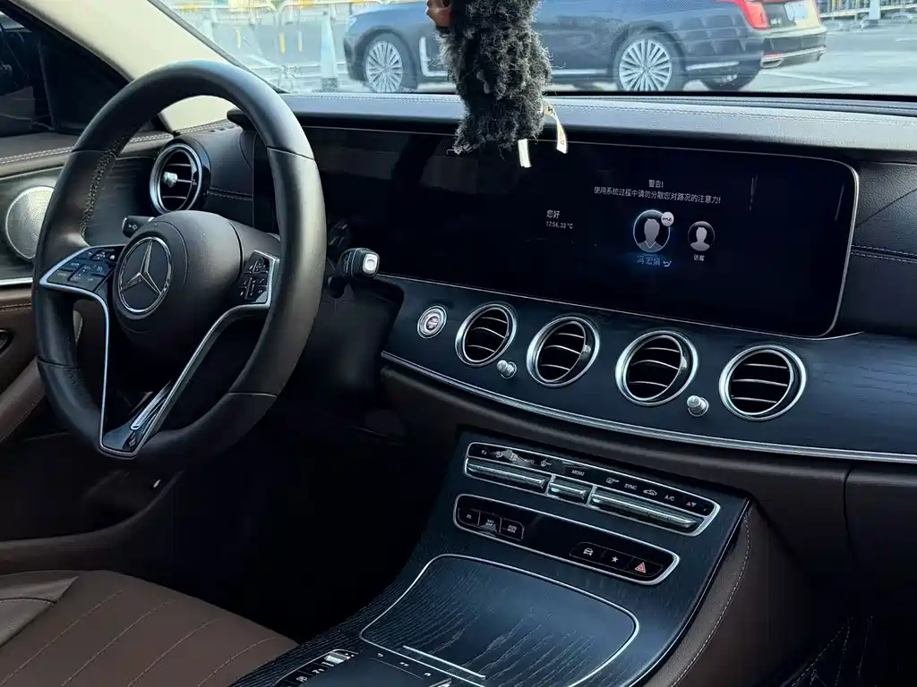 Mercedes-Benz E-Class — миниатюра 5
