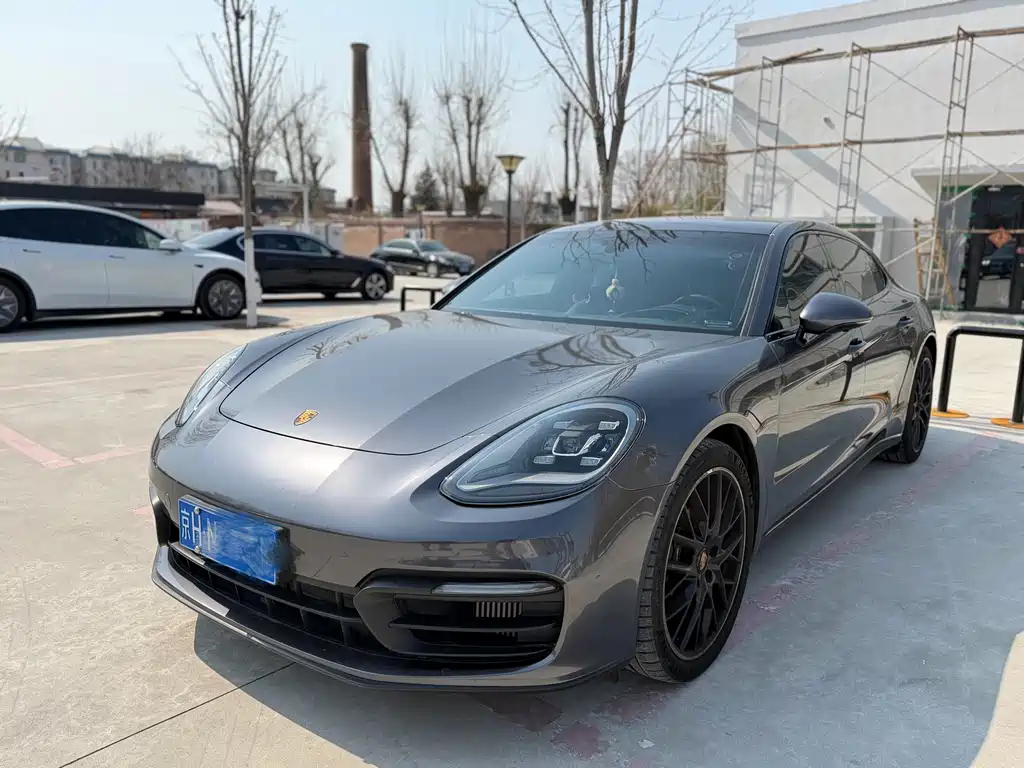 Porsche Panamera 2023