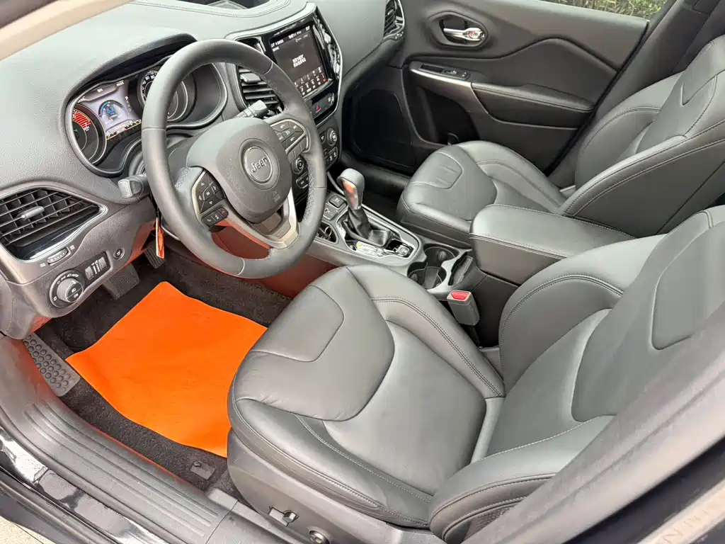 Jeep Cherokee 2.0T 2WD Premium Edition China VI, фото 9