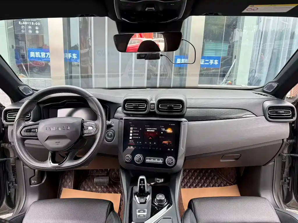Lynk & Co 02 Hatchback — миниатюра 5