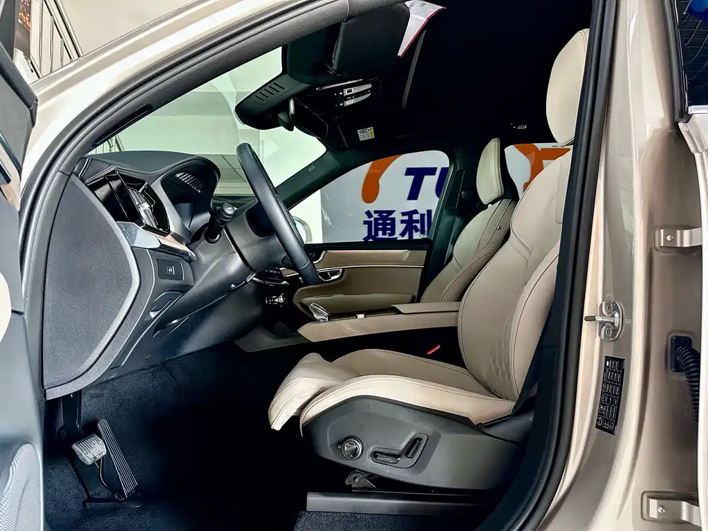 Volvo XC90 — миниатюра 15