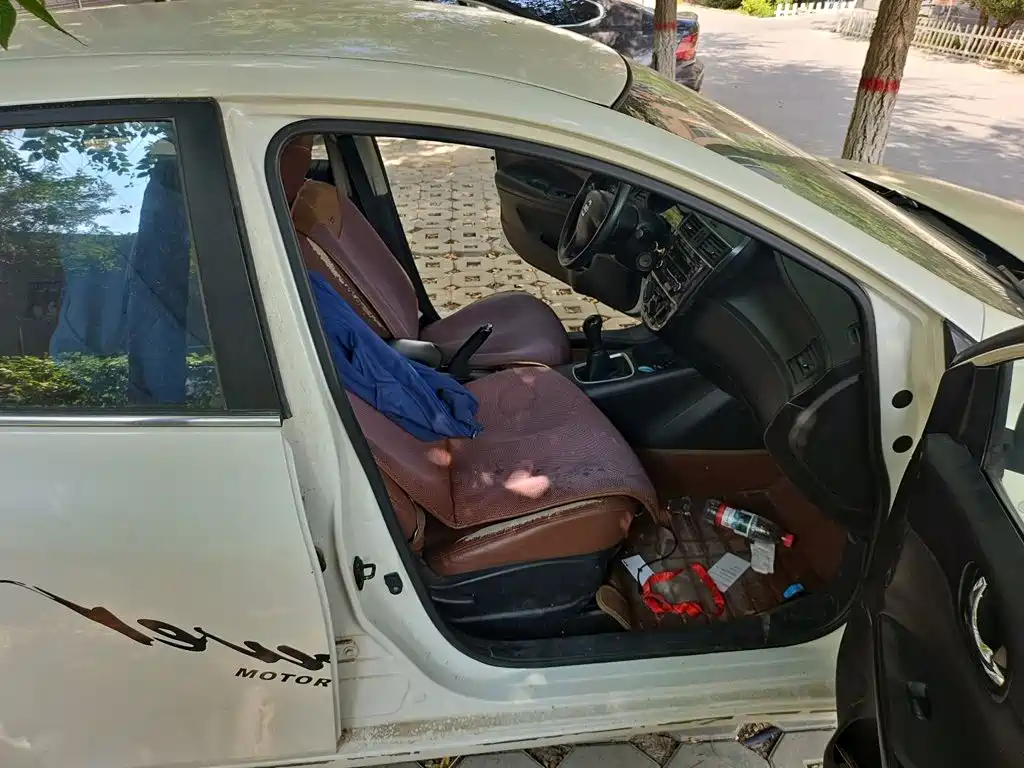 Nissan Tiida — миниатюра 19