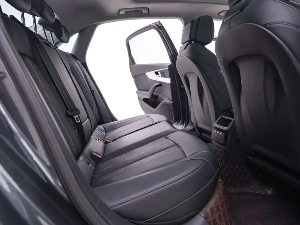 Audi A4L — миниатюра 21