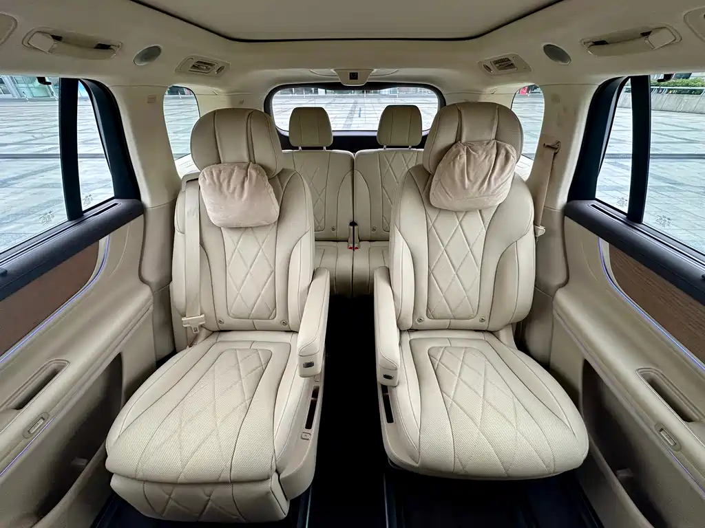 AITO ASK THE WORLD M9