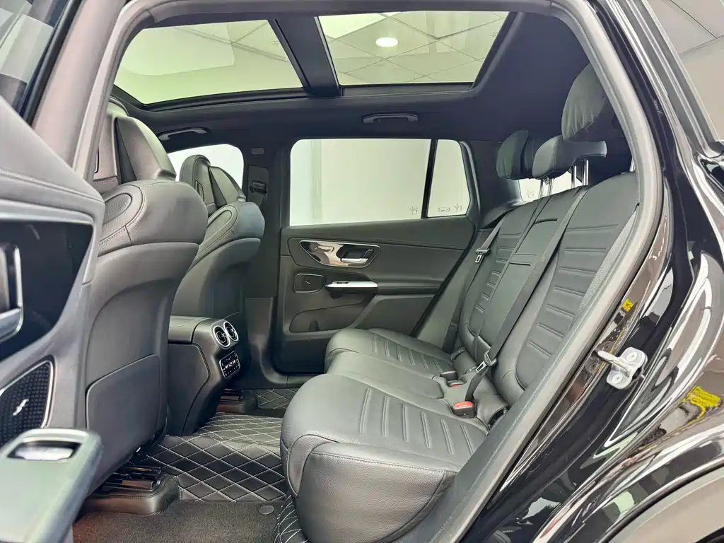 Mercedes-Benz GLC 2024 GLC 260 L 4MATIC 5 мест