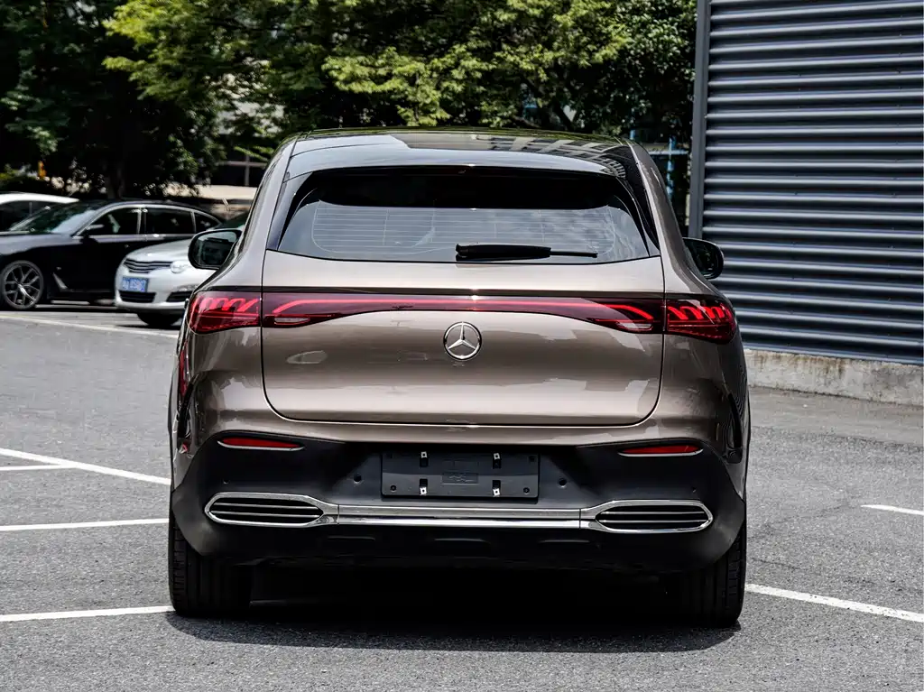 Mercedes-Benz EQE SUV — миниатюра 6