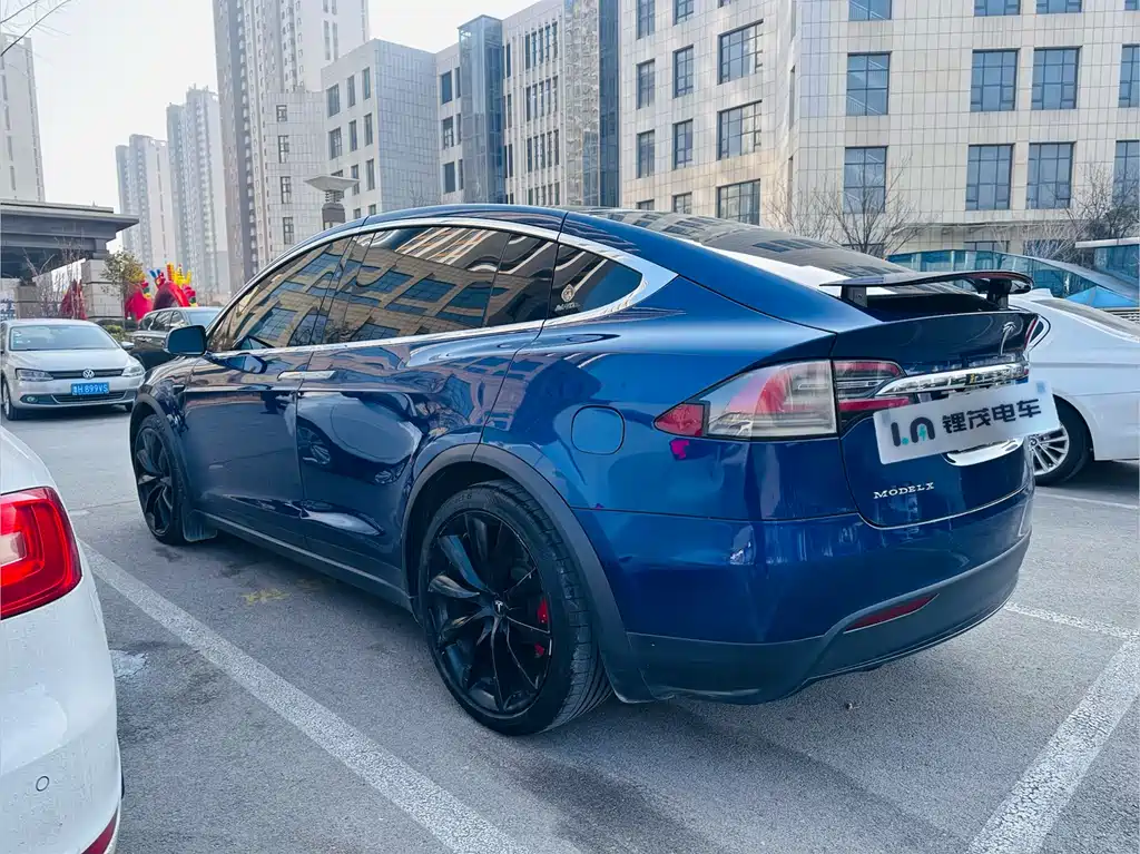 TESLA MODEL X