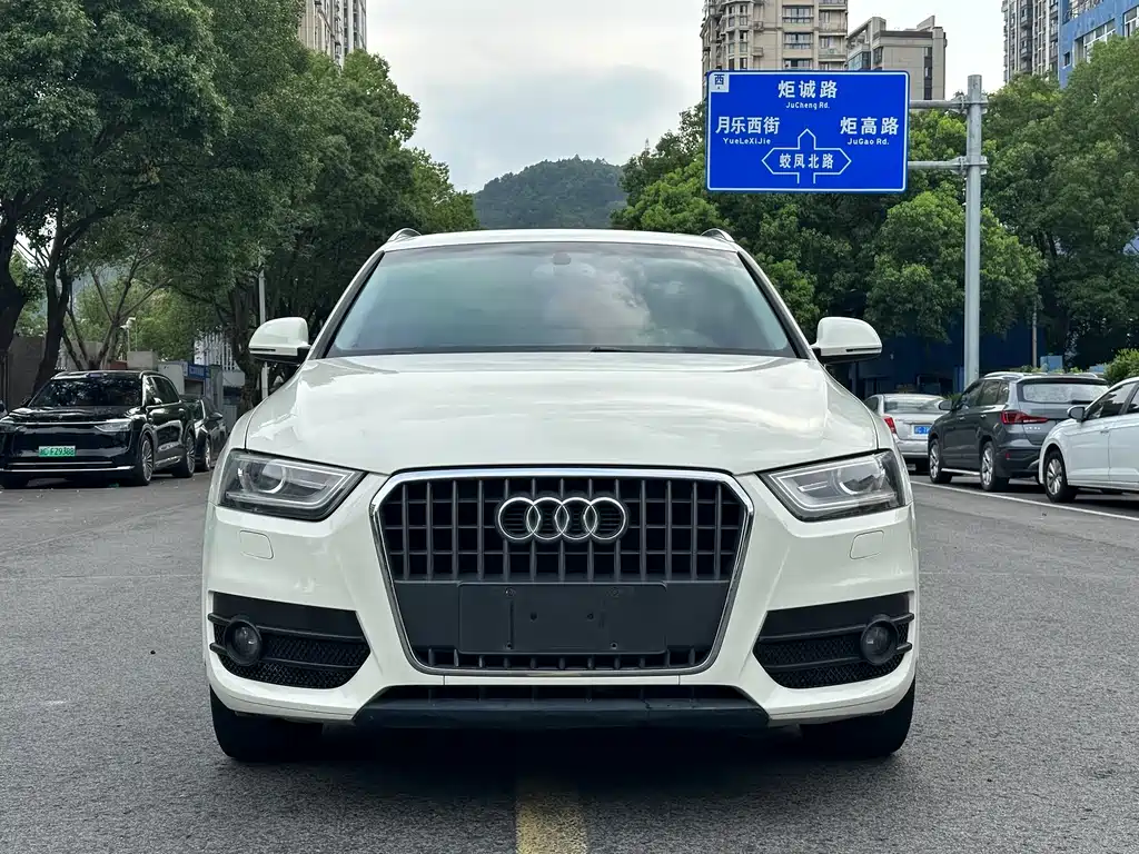Audi Q3 2013 40 TFSI quattro Luxury