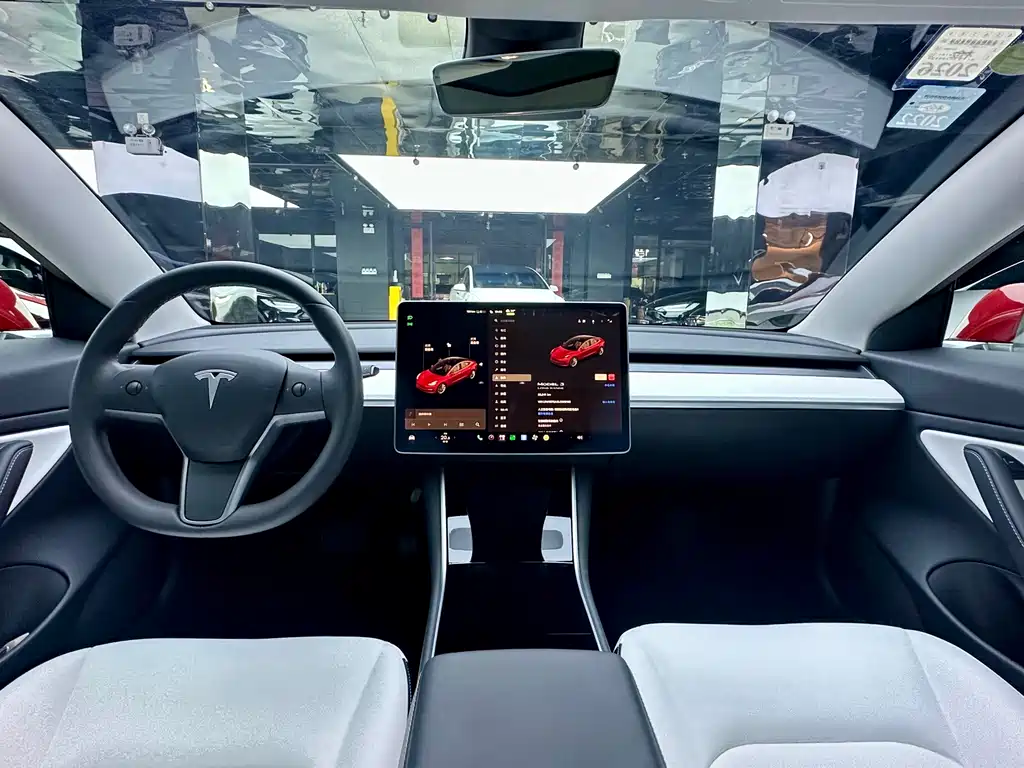 Tesla Model 3 — миниатюра 10