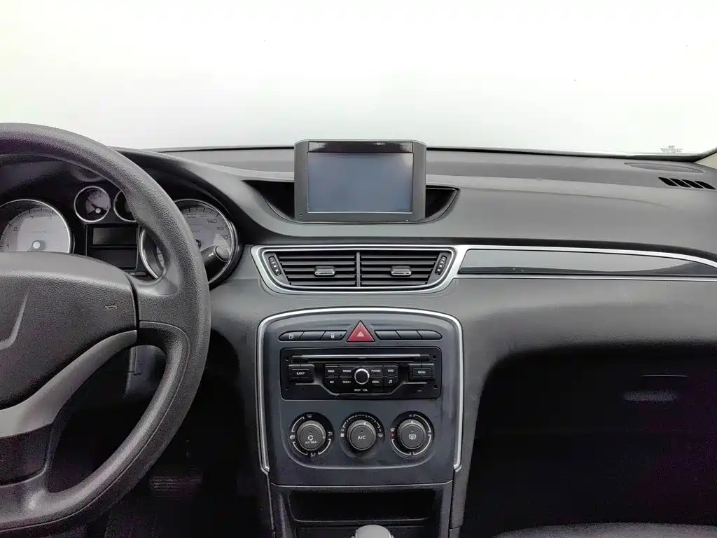 Peugeot 308 — миниатюра 12