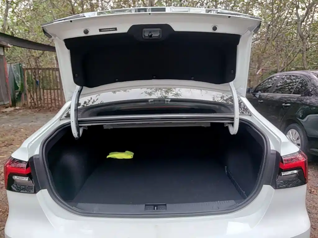 Roewe i6 MAX New Energy — миниатюра 19