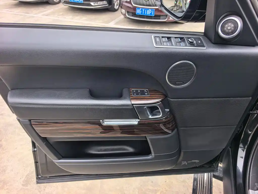 Land Rover Range Rover — миниатюра 8