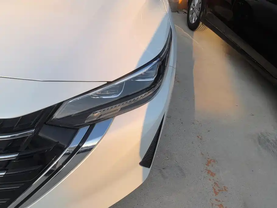 Nissan Sylphy 2023 Белый из Китая