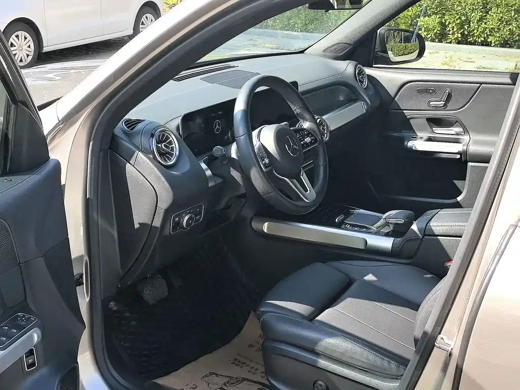 Mercedes-Benz GLB — миниатюра 10