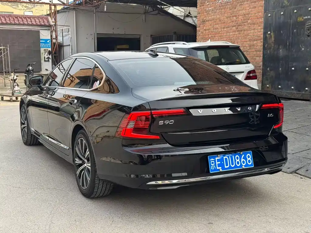 Volvo S90 — миниатюра 7