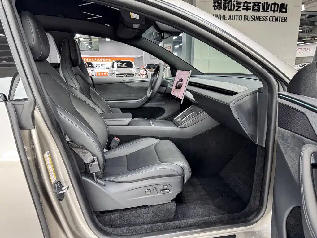 Tesla Model Y L — миниатюра 13
