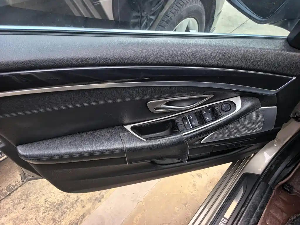 BMW 5 Series — миниатюра 6