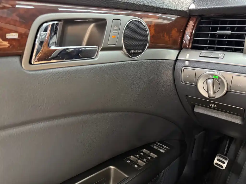 Volkswagen Phaeton — миниатюра 10