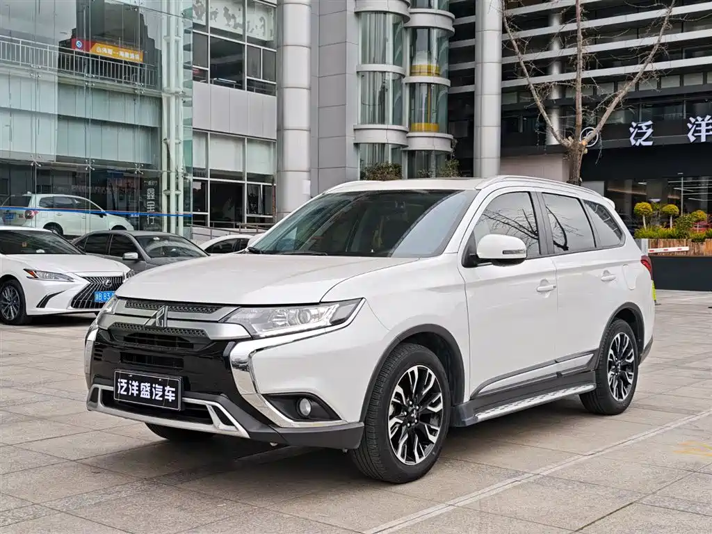 MITSUBISHI OUTLANDER