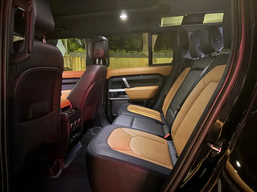 Land Rover Defender — миниатюра 6