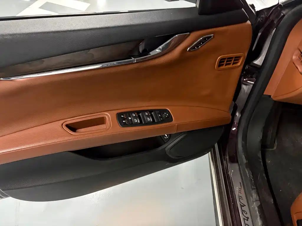 Maserati Quattroporte — миниатюра 11