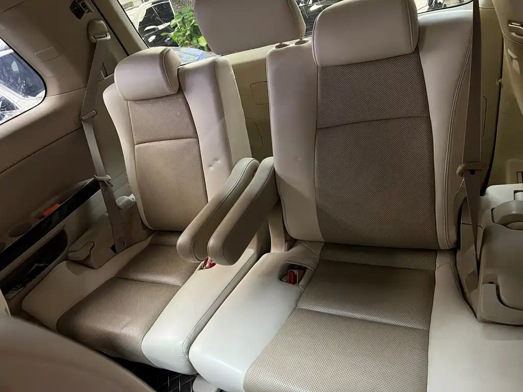 Toyota Alphard — миниатюра 6