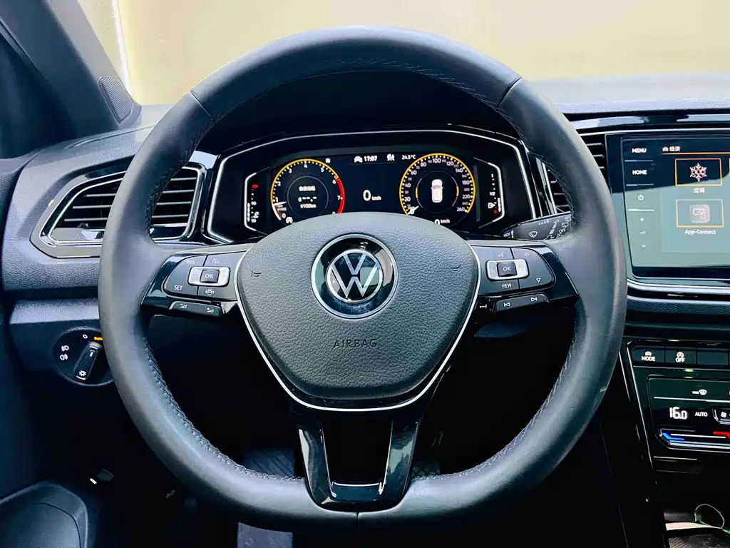 Volkswagen T-Roc — миниатюра 10