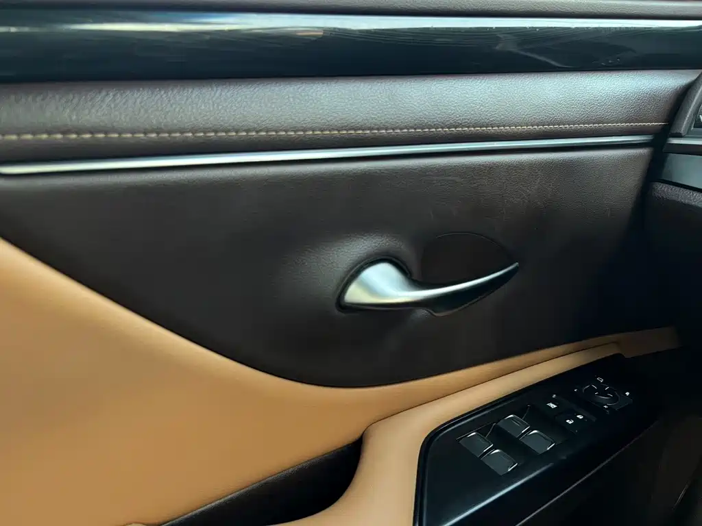 Lexus ES — миниатюра 10