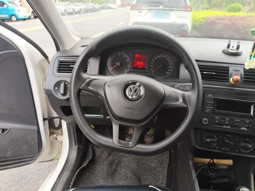 Volkswagen Santana — миниатюра 6
