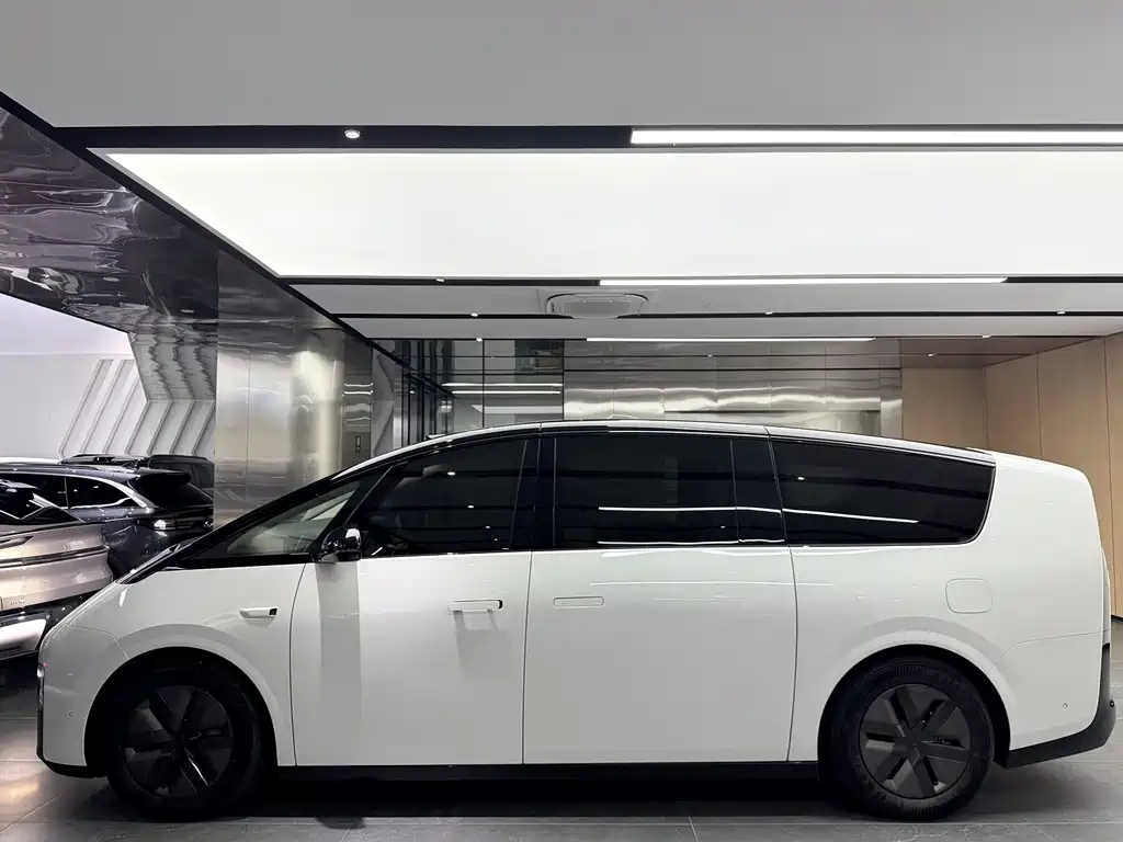 Li Auto Li MEGA — миниатюра 14