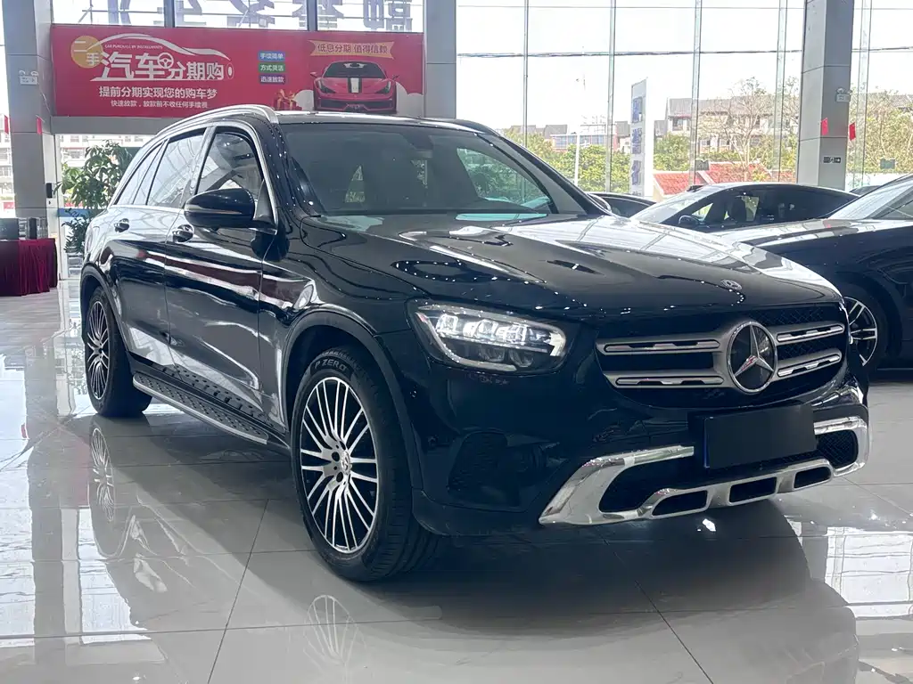 MERCEDES-BENZ GLC