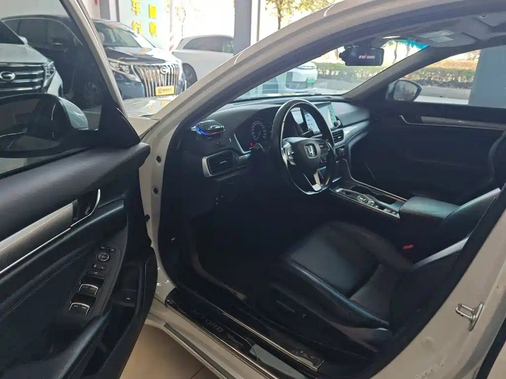 Honda Accord — миниатюра 16