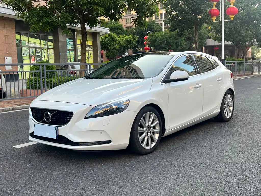 Volvo V40