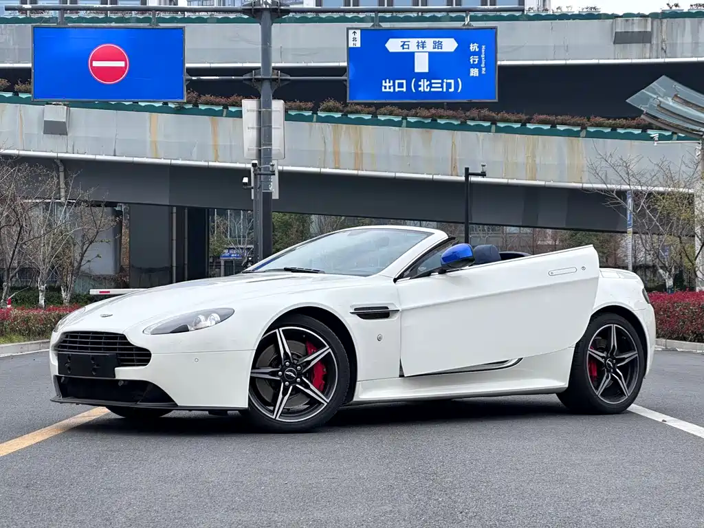 Aston Martin V8 Vantage 2018