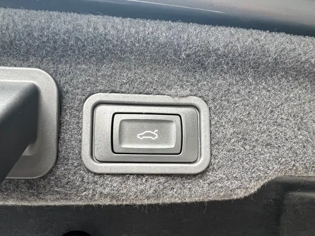 Audi A8 — миниатюра 16