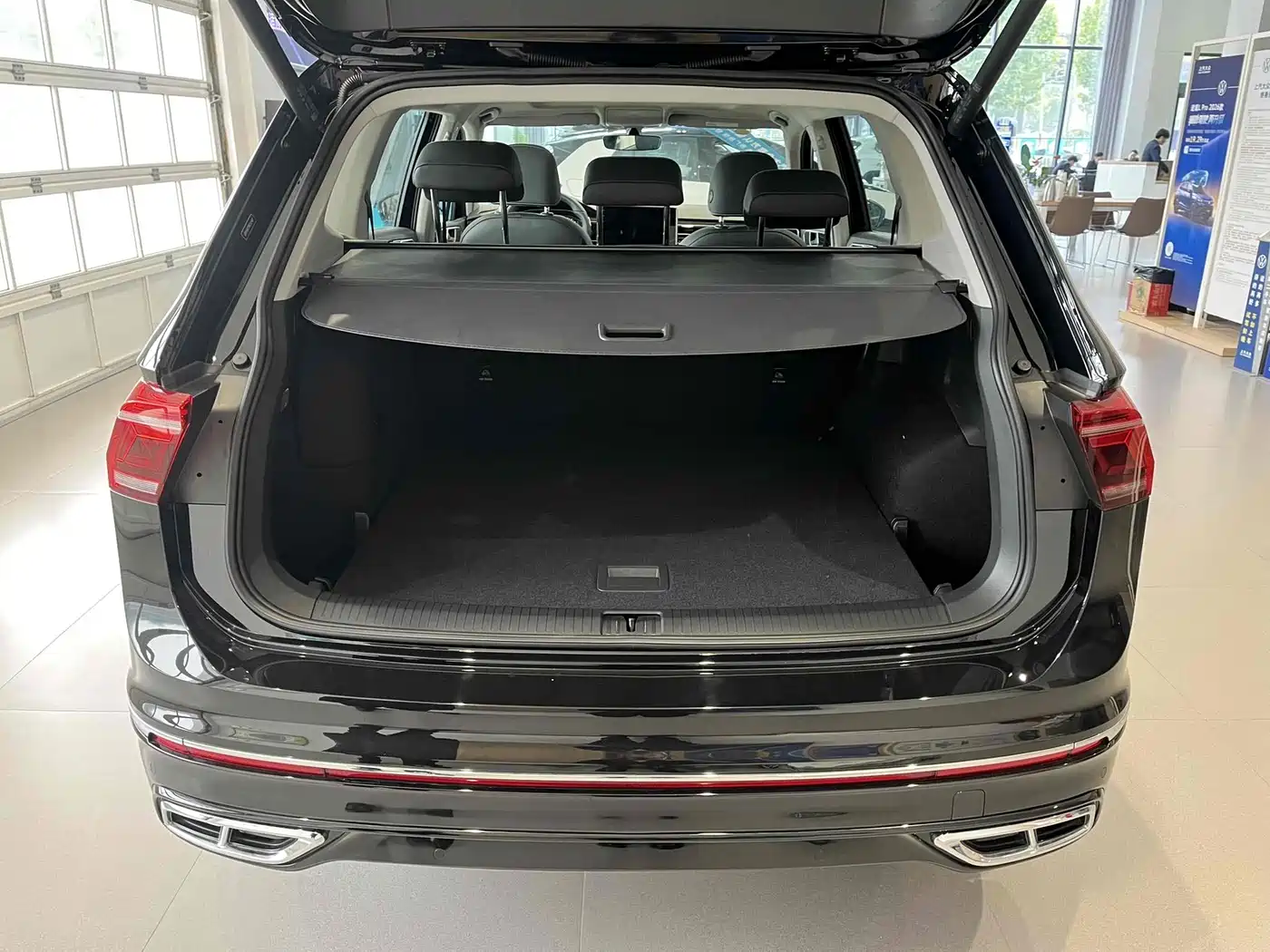 Volkswagen Tiguan L plug-in hybrid 2025 Черный из Китая, фото 3