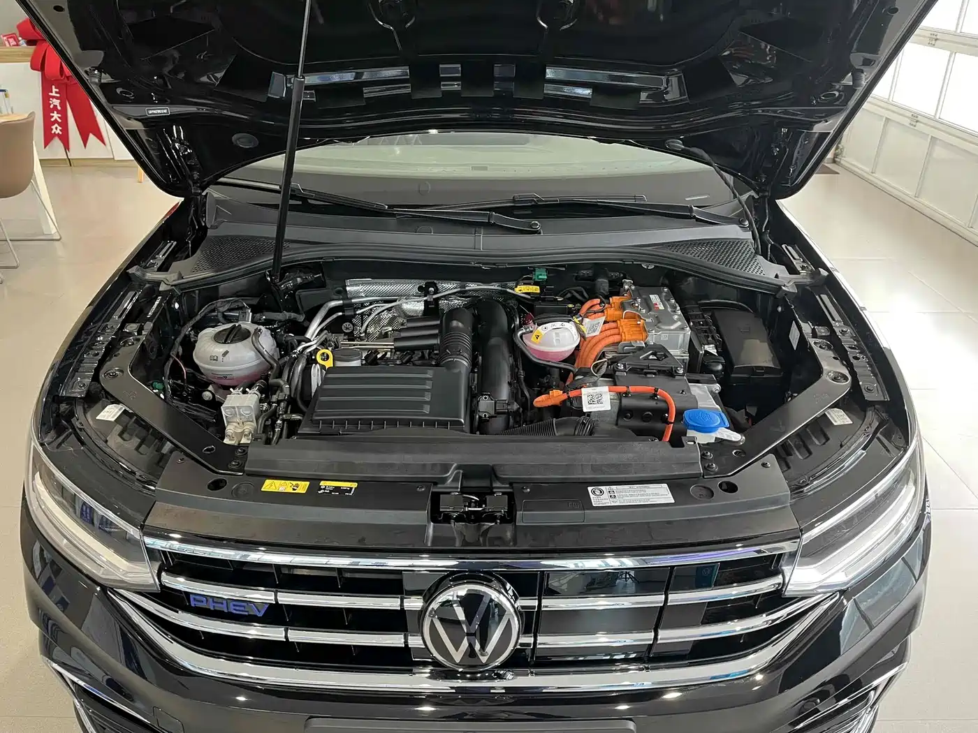 Volkswagen Tiguan L plug-in hybrid 2025 Черный из Китая, фото 4