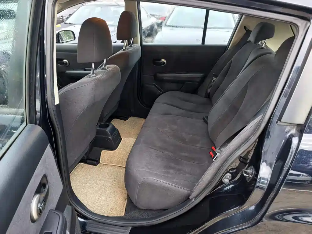 Nissan Tiida — миниатюра 6