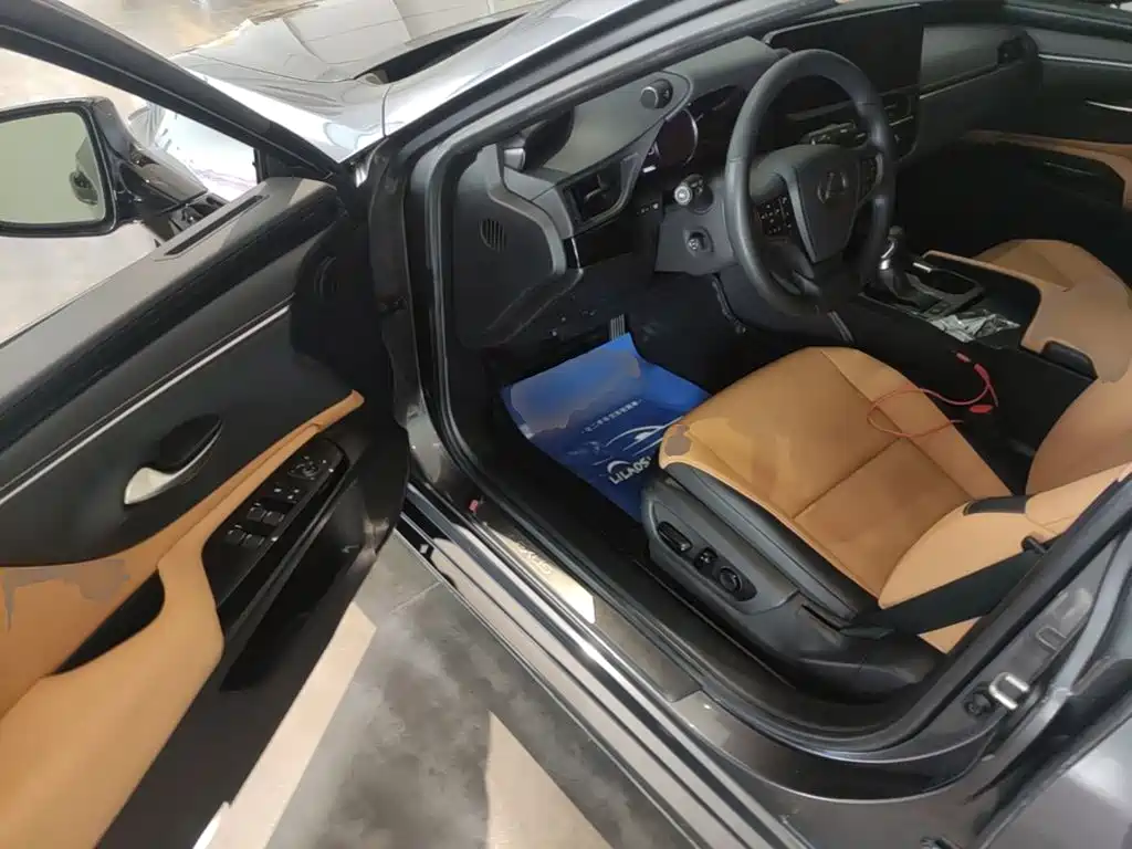 Lexus ES — миниатюра 16