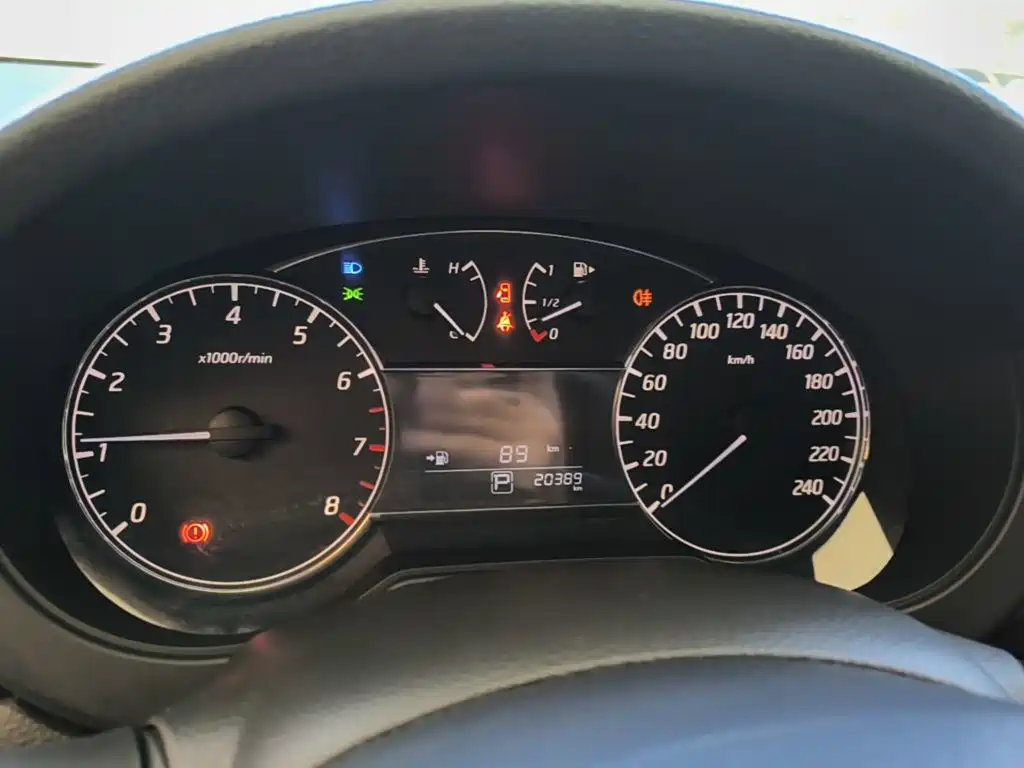 Nissan Tiida — миниатюра 12