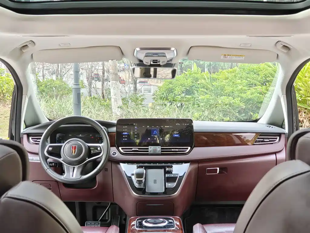 Hongqi HQ9 2023 2.0T