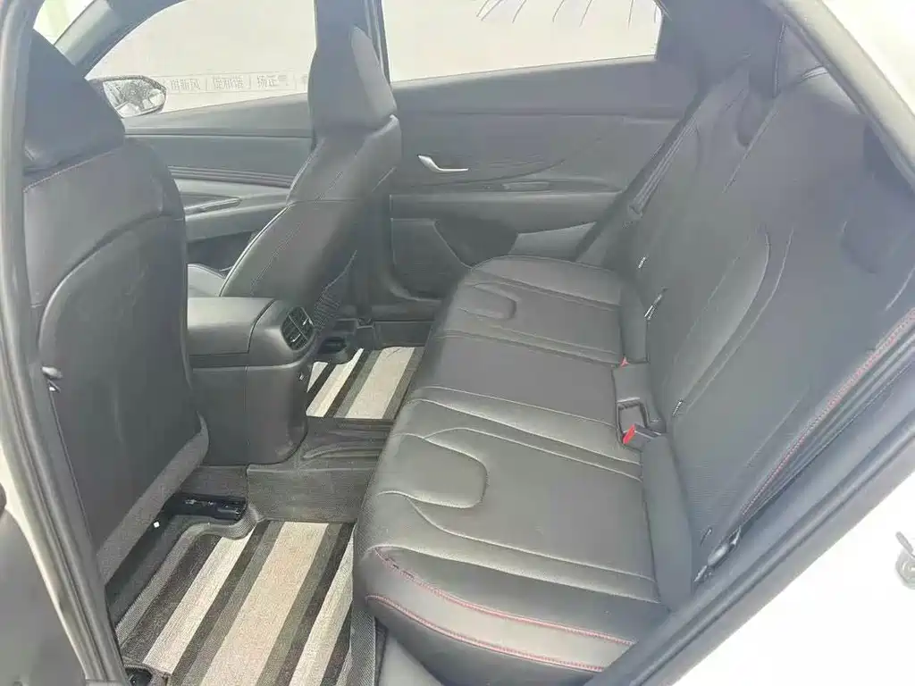 Hyundai Elantra — миниатюра 6