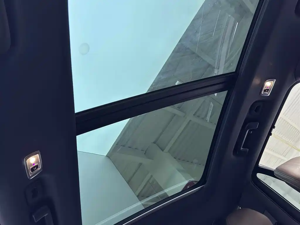 Volvo XC90 PHEV — миниатюра 9